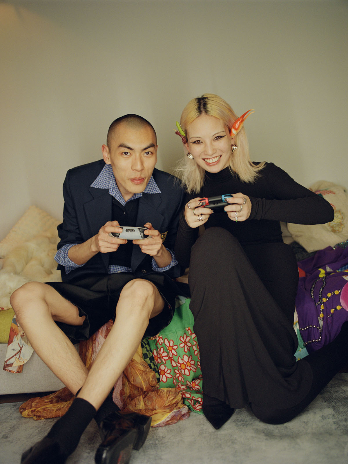 Modern Weekly, Friends